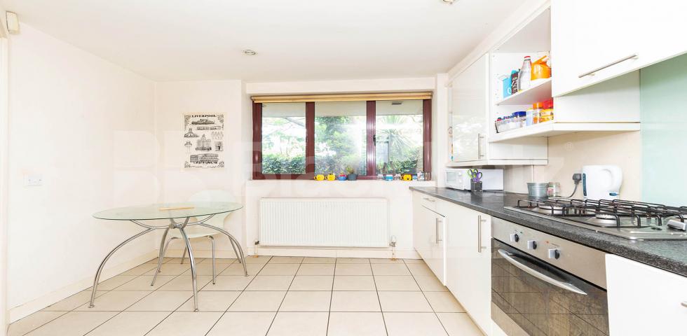 Modern 3 bed 2 bath within a private development mins to tube Barnsbury Grove, Kings Cross